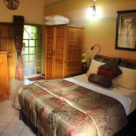 Bed and Breakfast Native Abode Bon Accord Village Exteriér fotografie